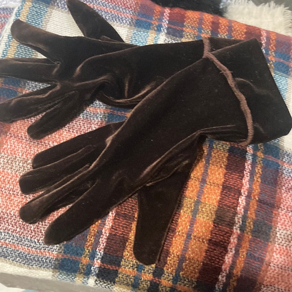 EUC Chocolate Brown Velour Gloves, size large